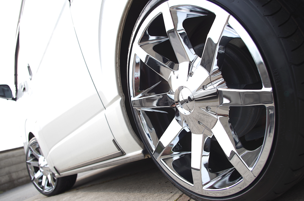 ハイエース 200系 x KMC KM651 スライド 20インチ - プラドファン