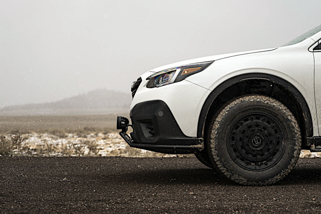 SUBARU レガシィアウトバック × ブラックライノ アーセナル 17インチ 